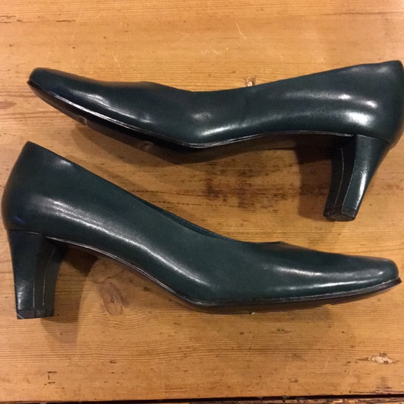 🍋NWT Hunter Green Pumps - Picture 2 of 8